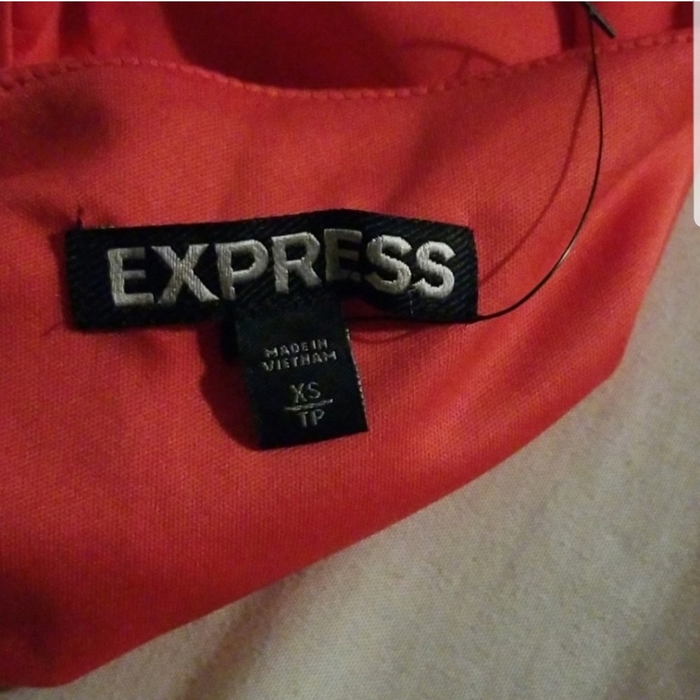 Express Crop Top - Picture 5 of 5